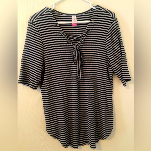 No Boundaries Tops - Women shirt, V-neck, criss cross